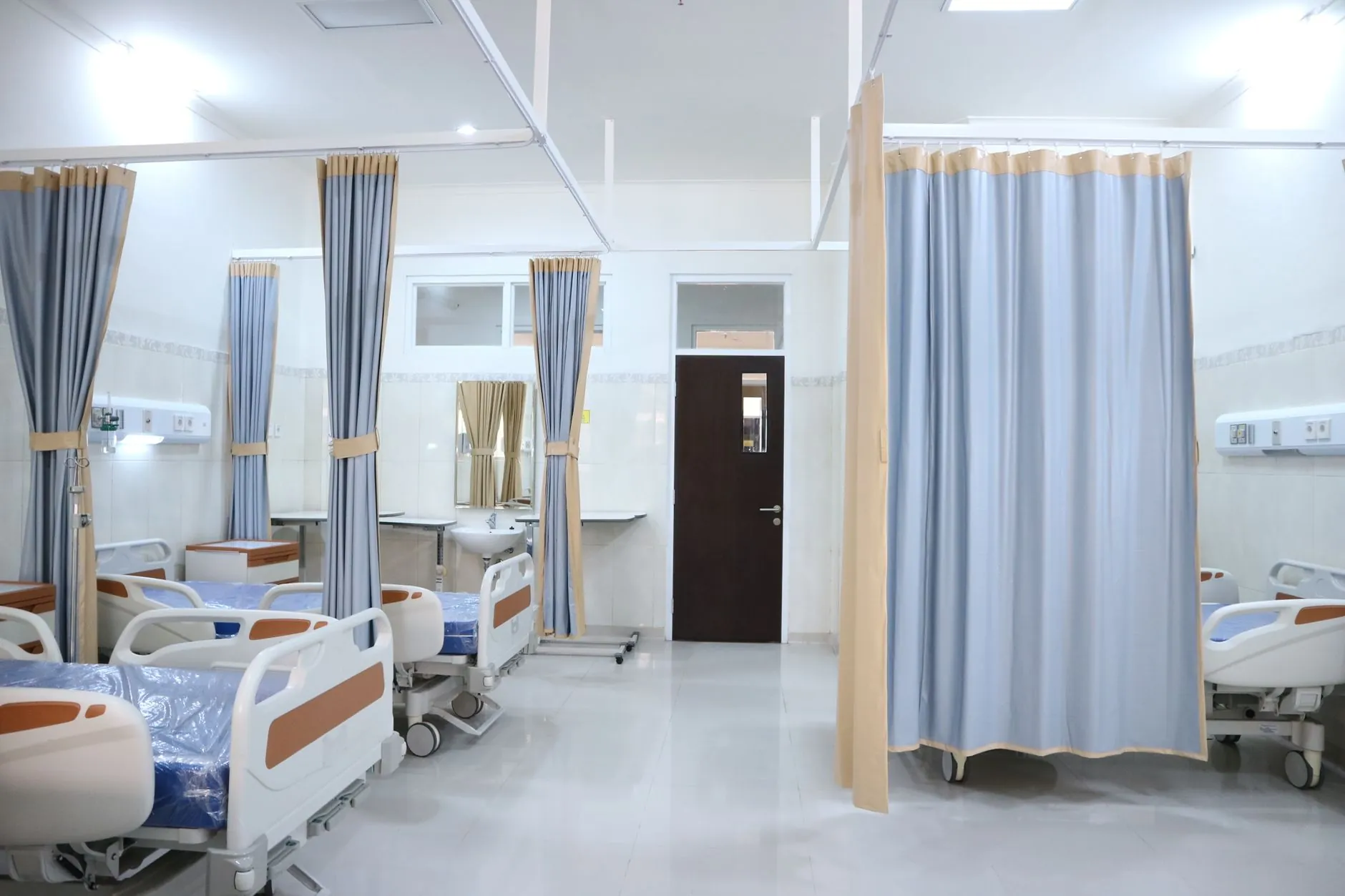节能建材选型对比:岩棉板与挤塑板在绿色建筑中的适用场景分析
